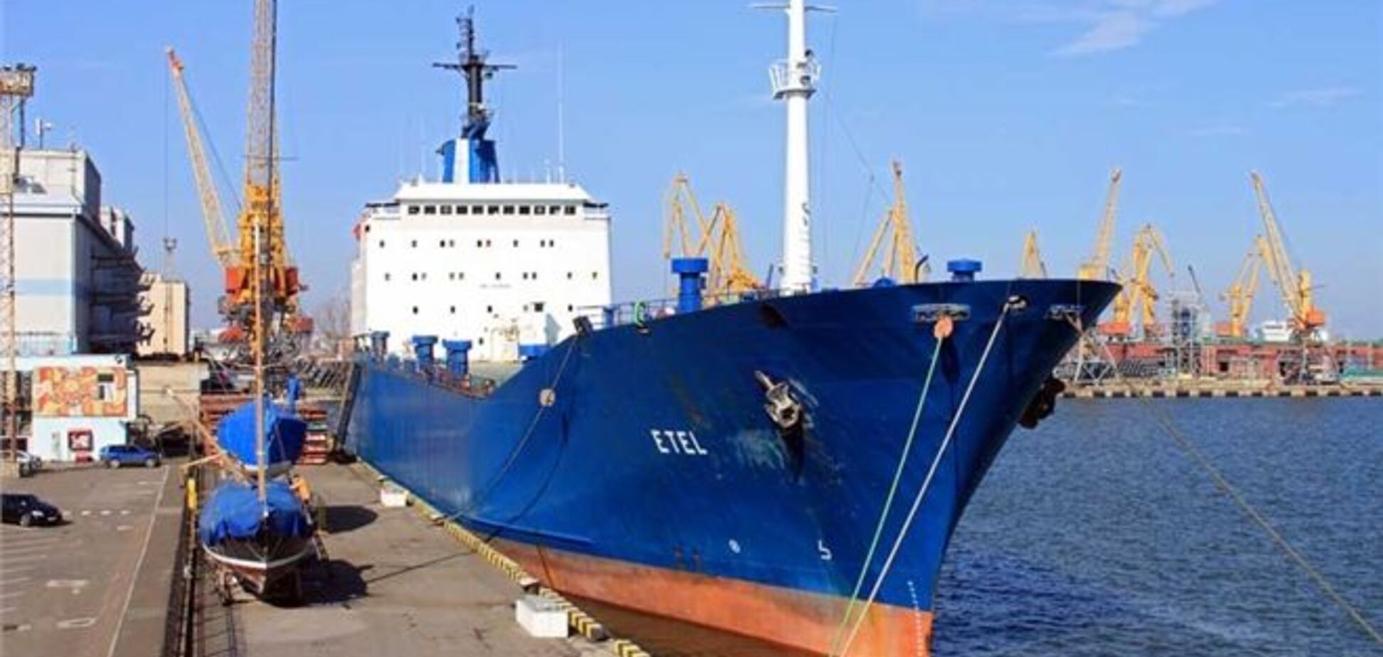Судно із захопленими українськими моряками покинуло Лівію