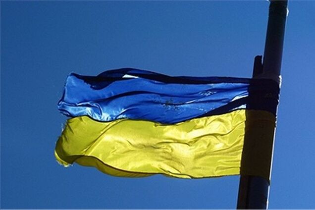 У Берегово невідомі підпалили прапор України