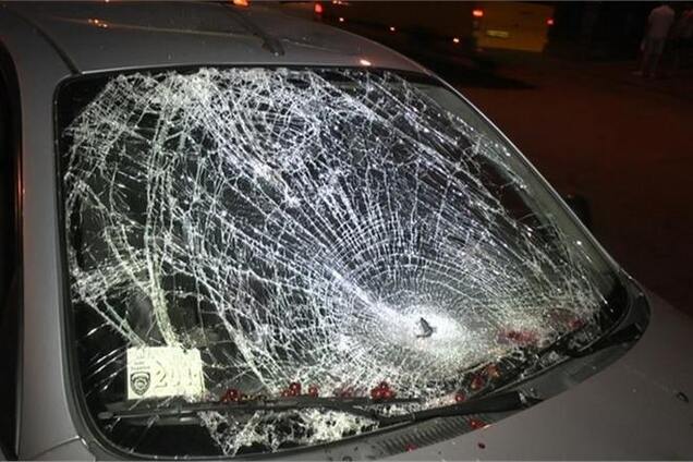 В Запорожье авто въехало в электроопору: трое жертв, пострадали дети