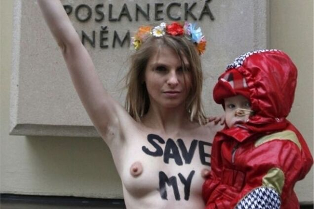 Українська порноактриса отримала притулок у Чехії