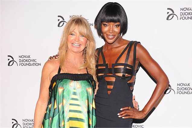 Наоми Кэмпбелл помогла собрать деньги в фонд Новака Джоковича