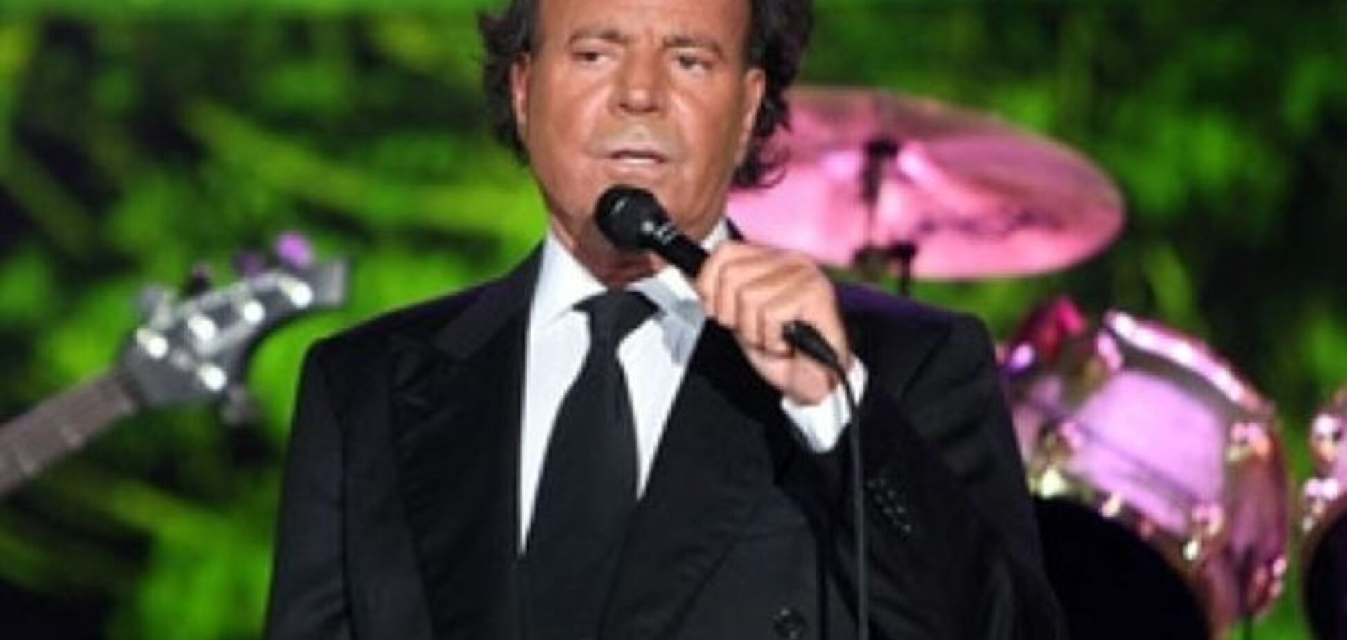 Заключенных в Чили пытали песнями Хулио Иглесиаса