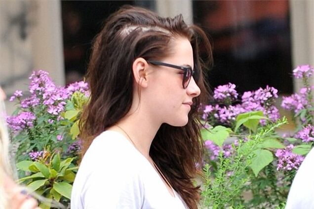 Кристен Стюарт шокировала лысоватым пробором