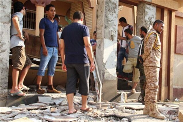 В Ливии в годовщину убийства посла США взорвали здание МИД