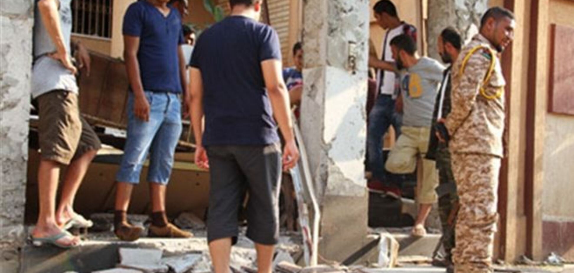 В Ливии в годовщину убийства посла США взорвали здание МИД