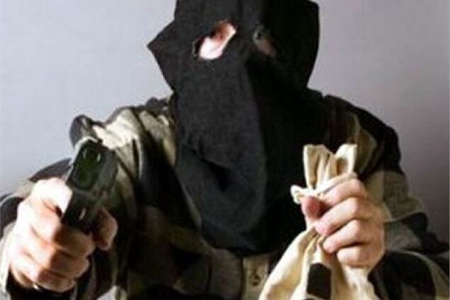 Ограбление банка в Черновцах: прокуратура взяла под контроль расследование