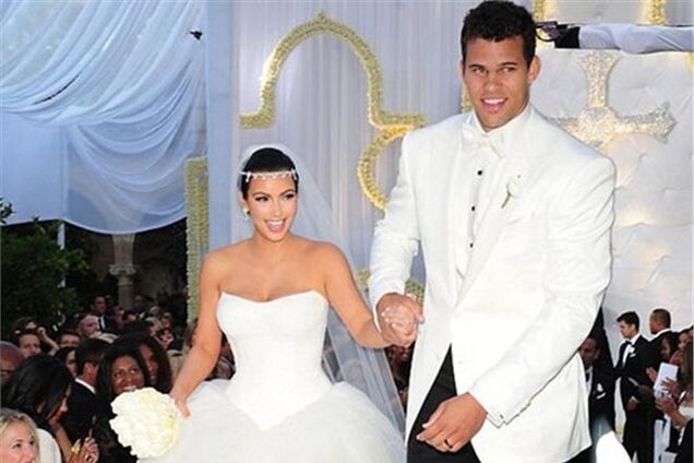 Экс-супруг Кардашьян продает ее обручальное кольцо на аукционе