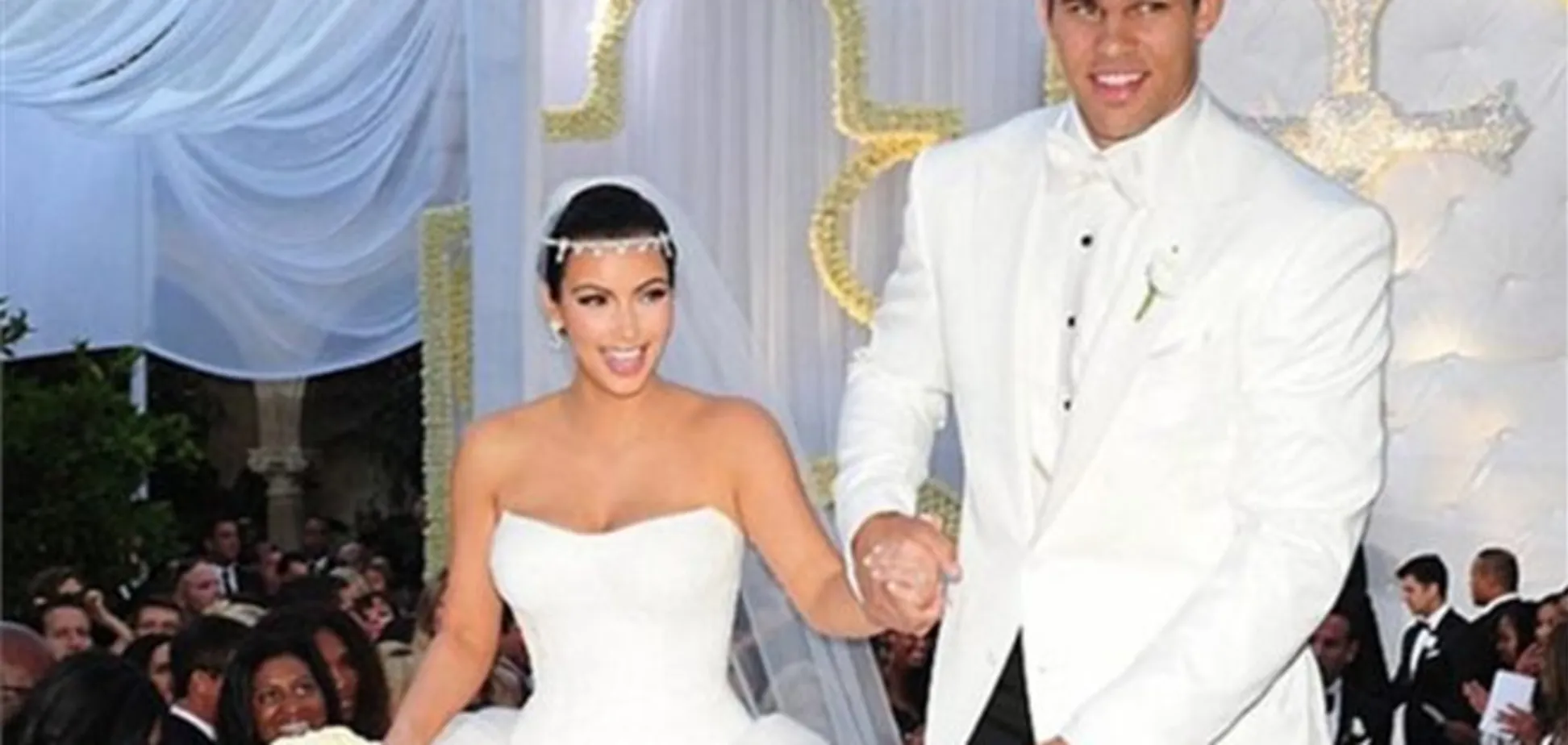 Экс-супруг Кардашьян продает ее обручальное кольцо на аукционе