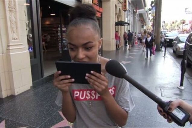 Американцев троллят планшетом, выдавая его за новый iPhone5S