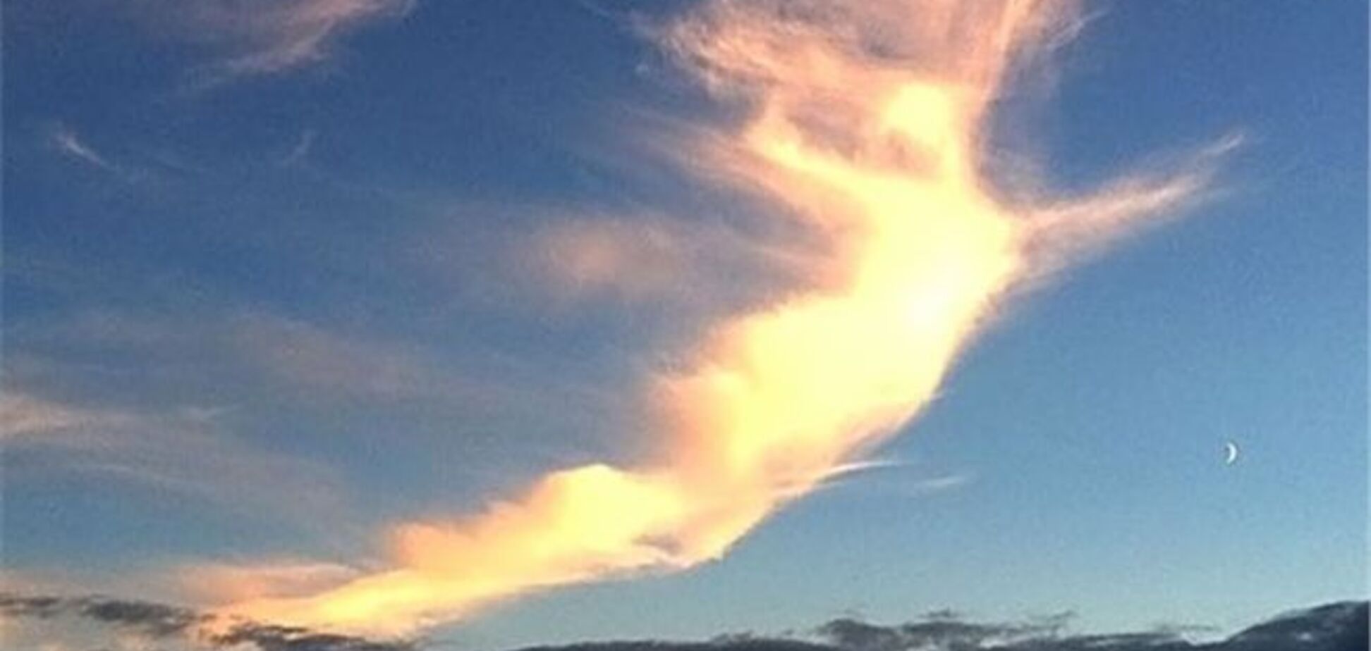 В небе над Британией заметили огромного ангела. Фото