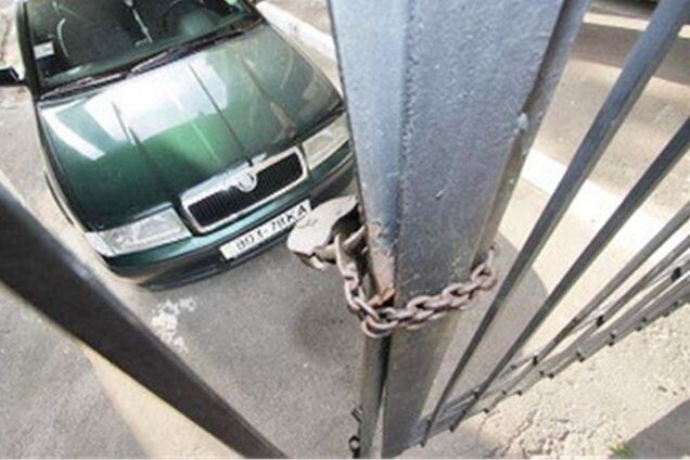 У Донецьку за борги арештовано десять автомобілів