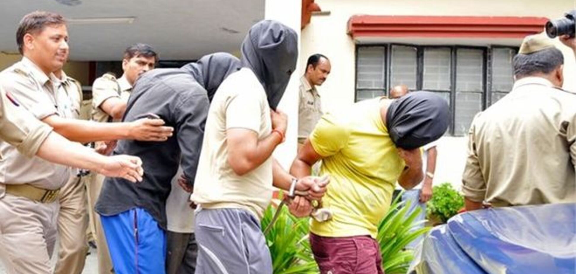 Участники группового изнасилования в Дели будут повешены - приговор