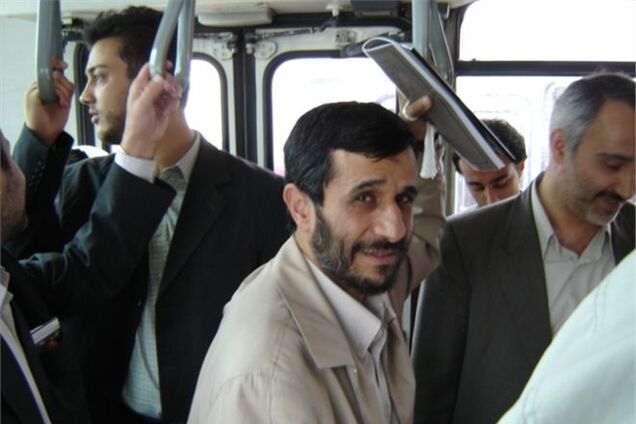 Ахмадінежад тепер їздить на роботу на автобусі