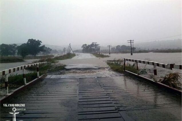 В Одесской области смыло железную дорогу