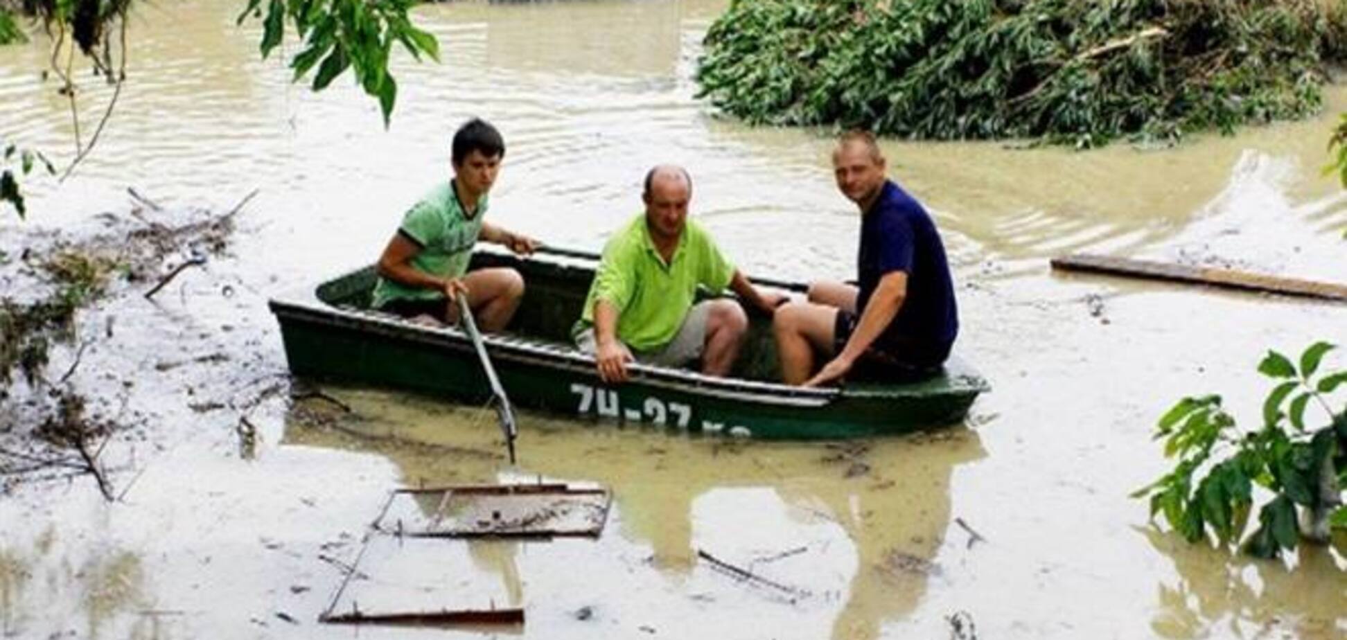Янукович поручил помочь пострадавшим от наводнения на Одесщине 