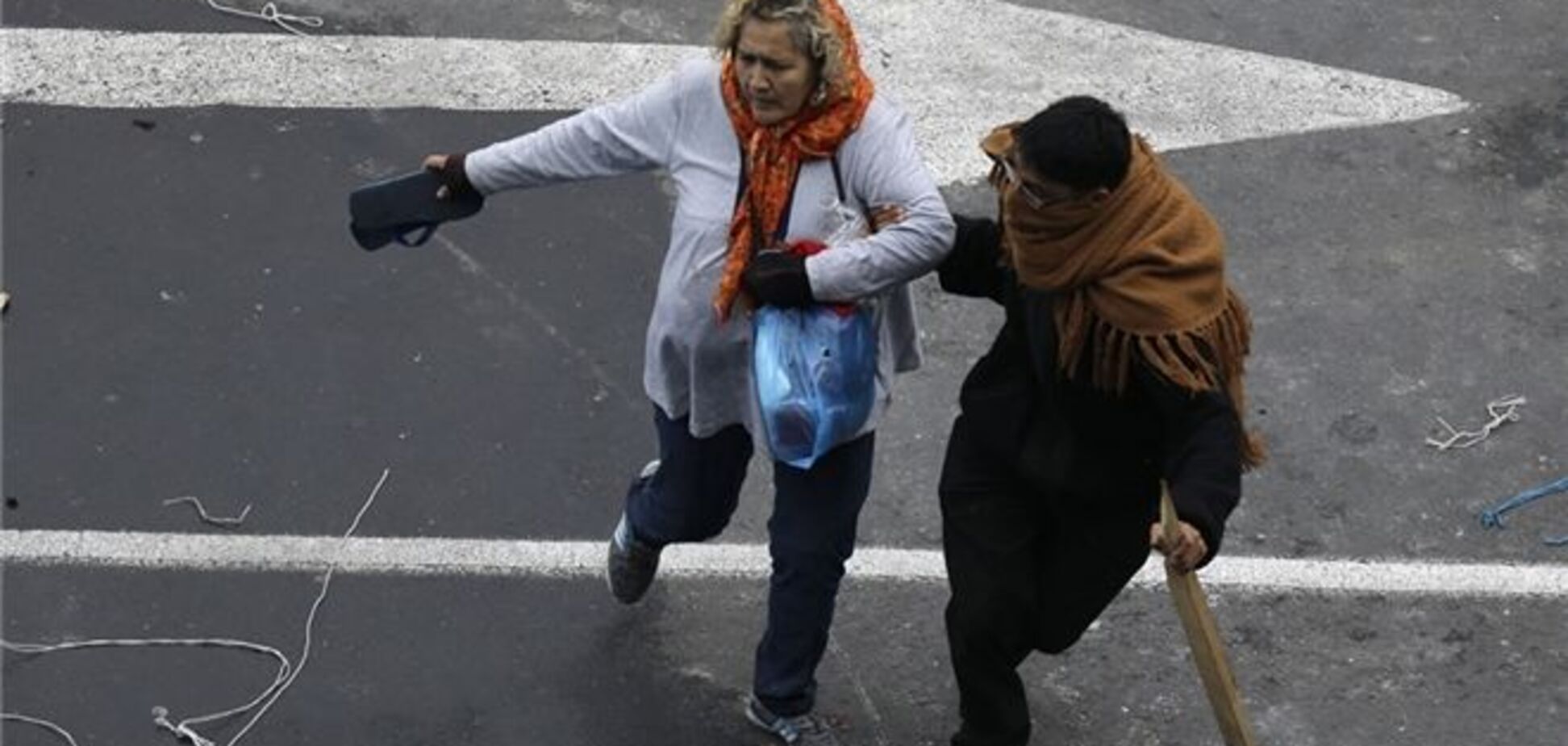 В Мексике акцию учителей разогнали водометами и газом