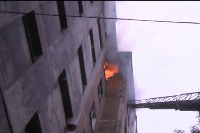 В Макеевке почти три часа тушили пожар в девятиэтажке: есть жертвы