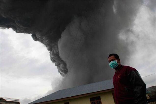 Более 4 тыс. человек эвакуированы в Индонезии из-за извержения вулкана