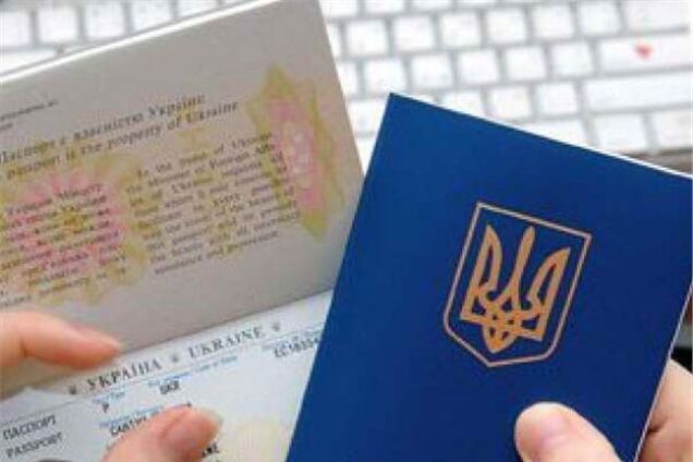 Кабмин планирует в 2016 году повсеместно выдавать биометрические паспорта