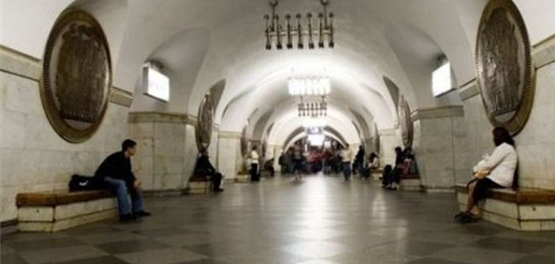 Женщина, упавшая на рельсы метро, лишилась ноги