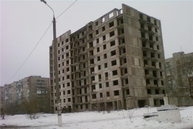 У Єнакієвому 10-річний хлопчик впав з 9-го поверху і залишився у свідомості