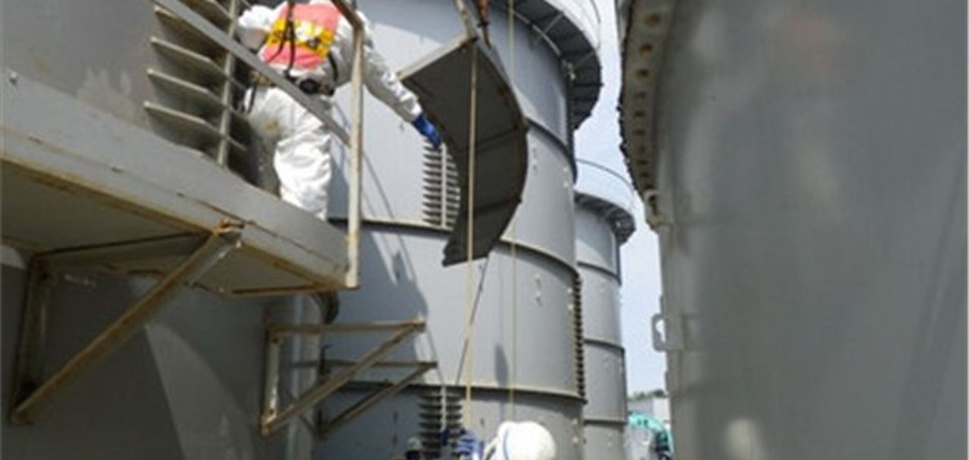 АЭС 'Фукусима-1' готовится к удару стихии