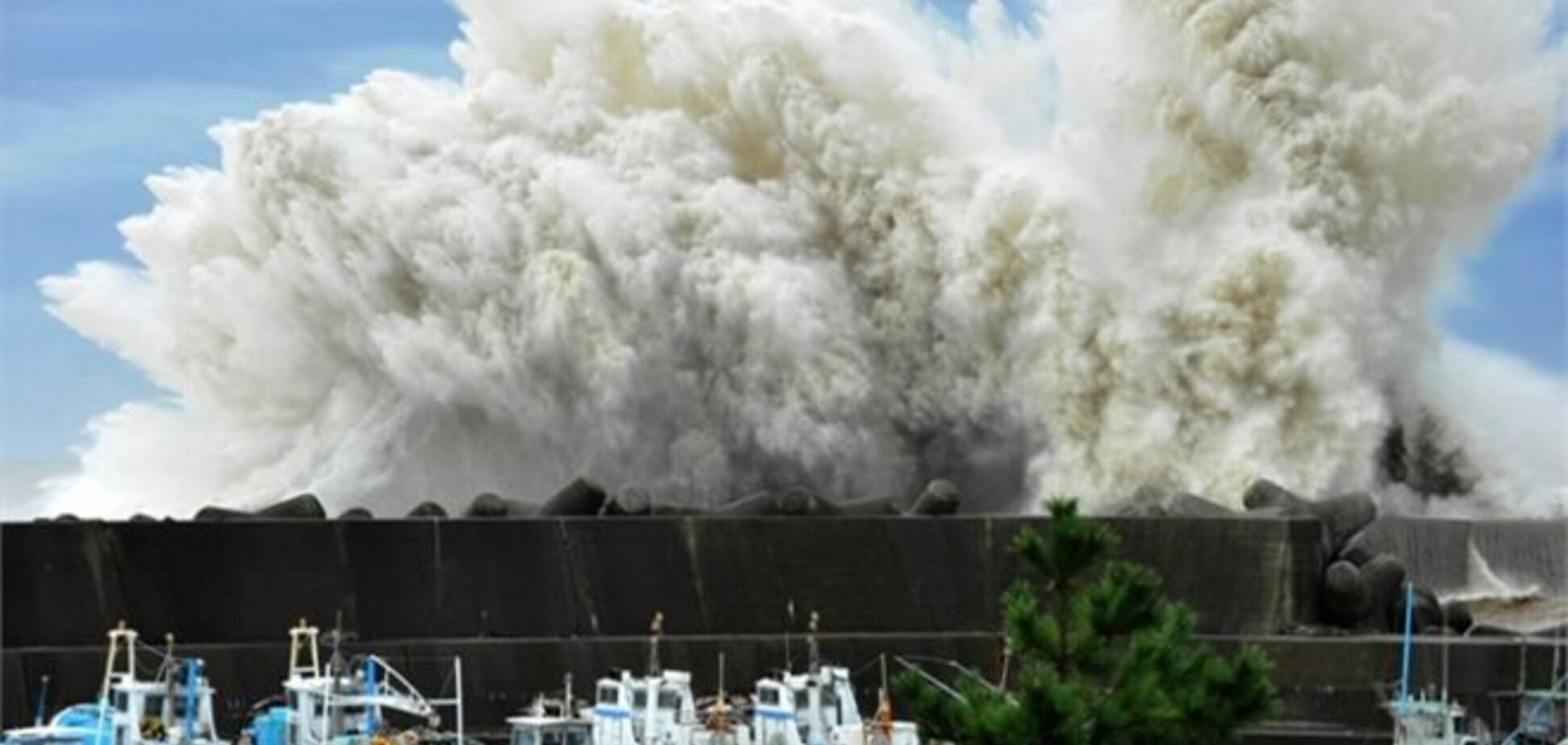 На Японію обрушився потужний тайфун: йде евакуація населення