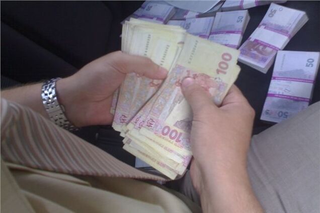 За хабар затримано черкаський чиновник Держземагентства