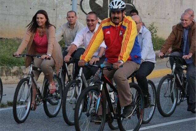 Президент Венесуели розповів, як ледь не помер, впавши з велосипеда