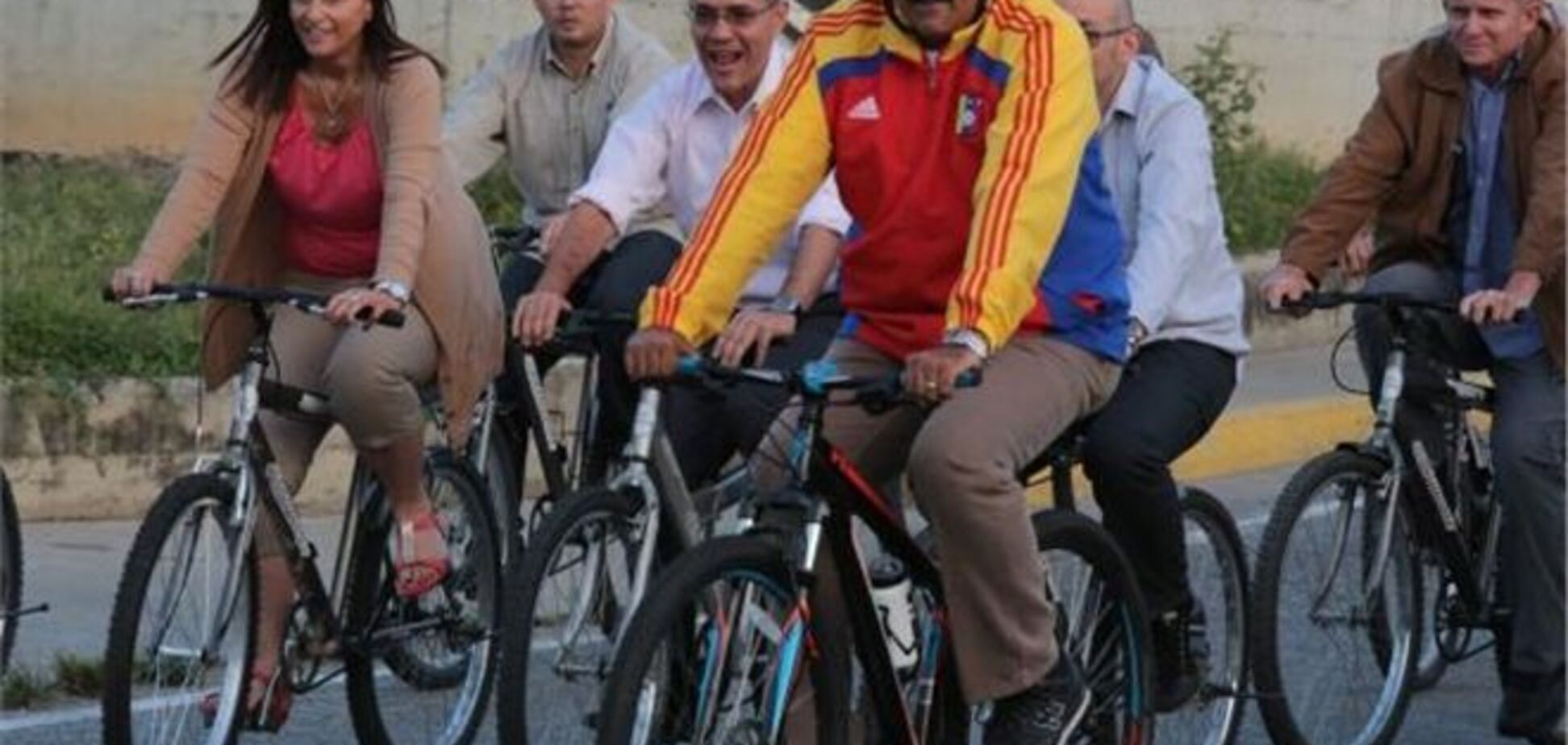 Президент Венесуэлы рассказал, как чуть не умер, упав с велосипеда