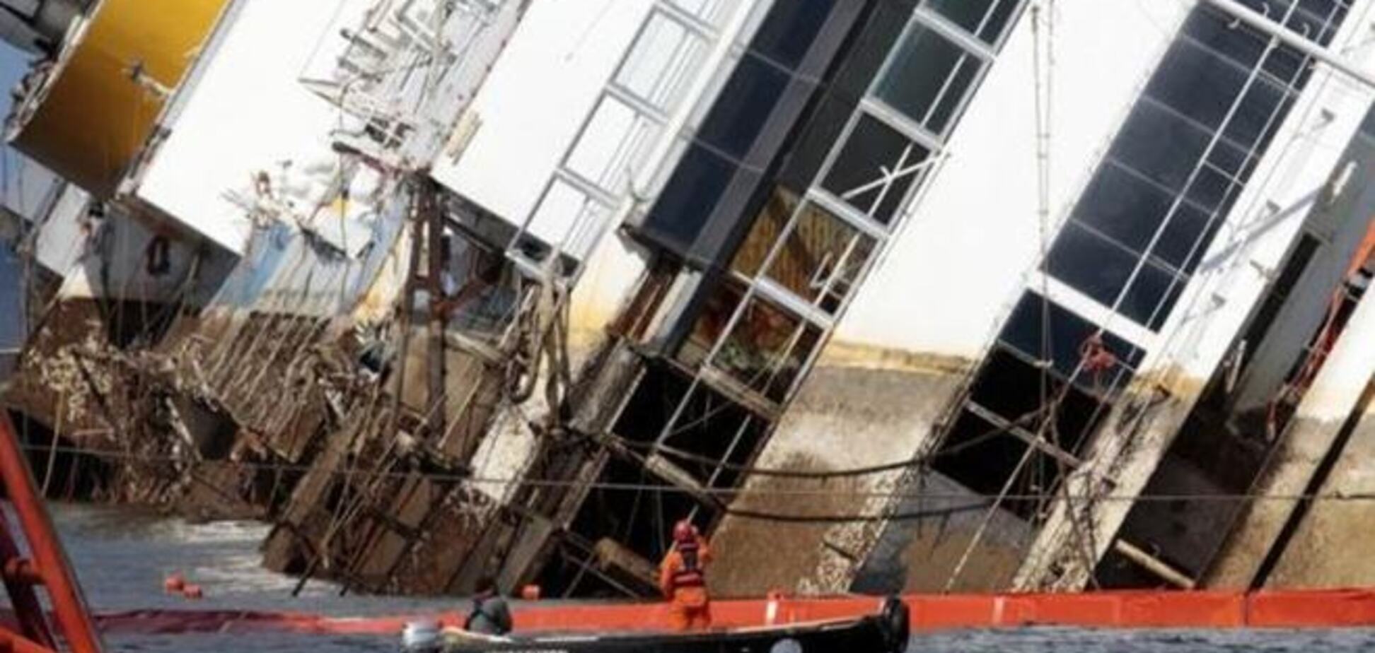 Затонувший лайнер Costa Concordia подняли со дна