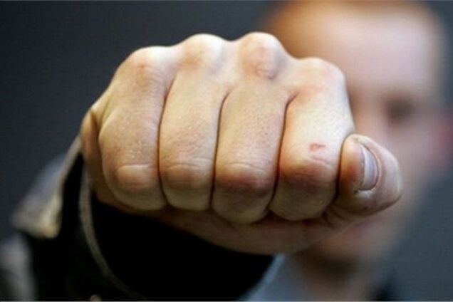 Батькові, звірячому побив дочку за шкільні прогули, загрожує до п'яти років в'язниці