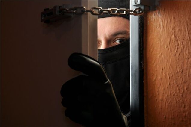 Ощадбанк і ломбард у Чернівцях грабував один і той же чоловік