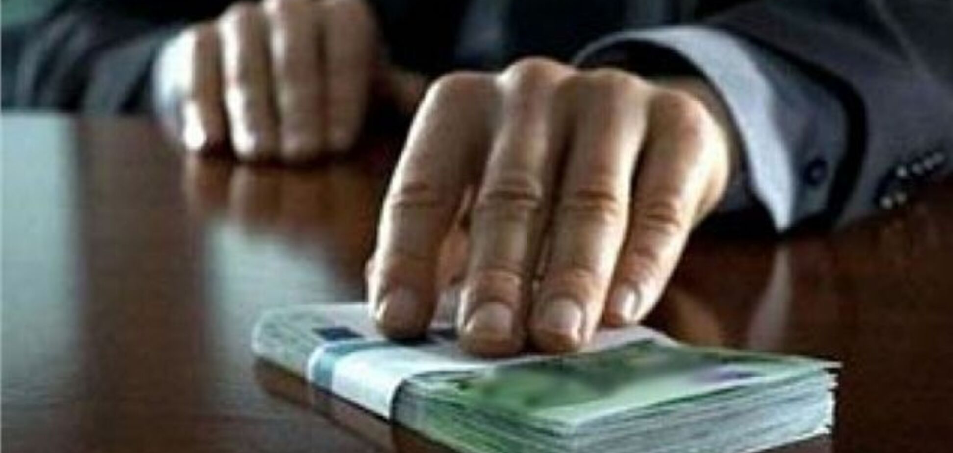 Чиновник попался на взятке в 90 тыс. грн