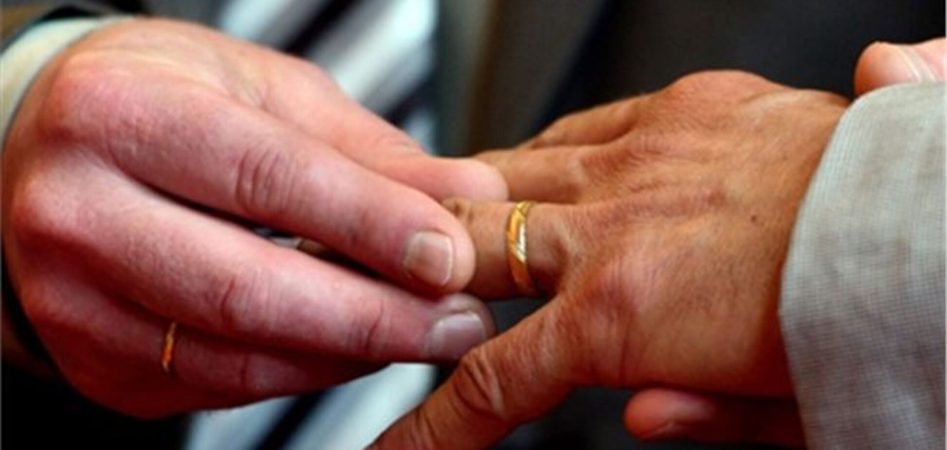 Во Франции гея посадили в тюрьму за избиение супруга после свадьбы