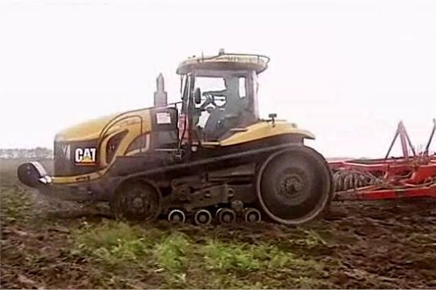 В Чернобыльской зоне начали распахивать поля