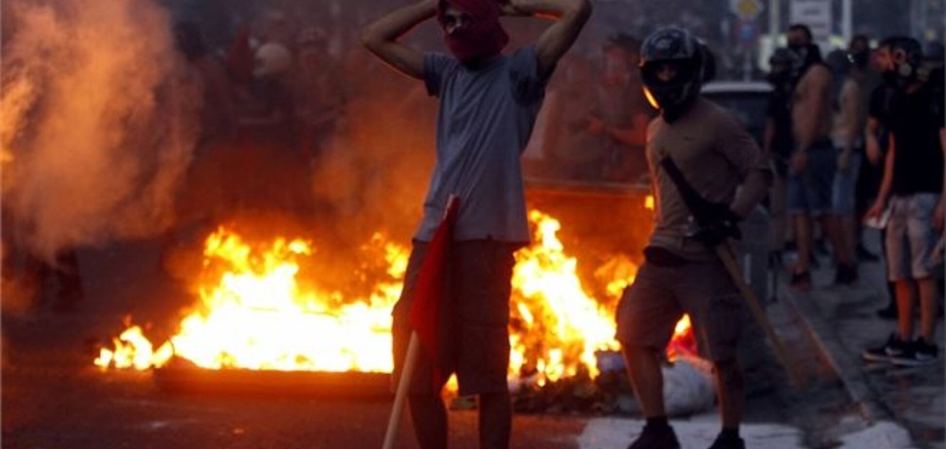 В Греции протесты антифашистов переросли в столкновения с полицией