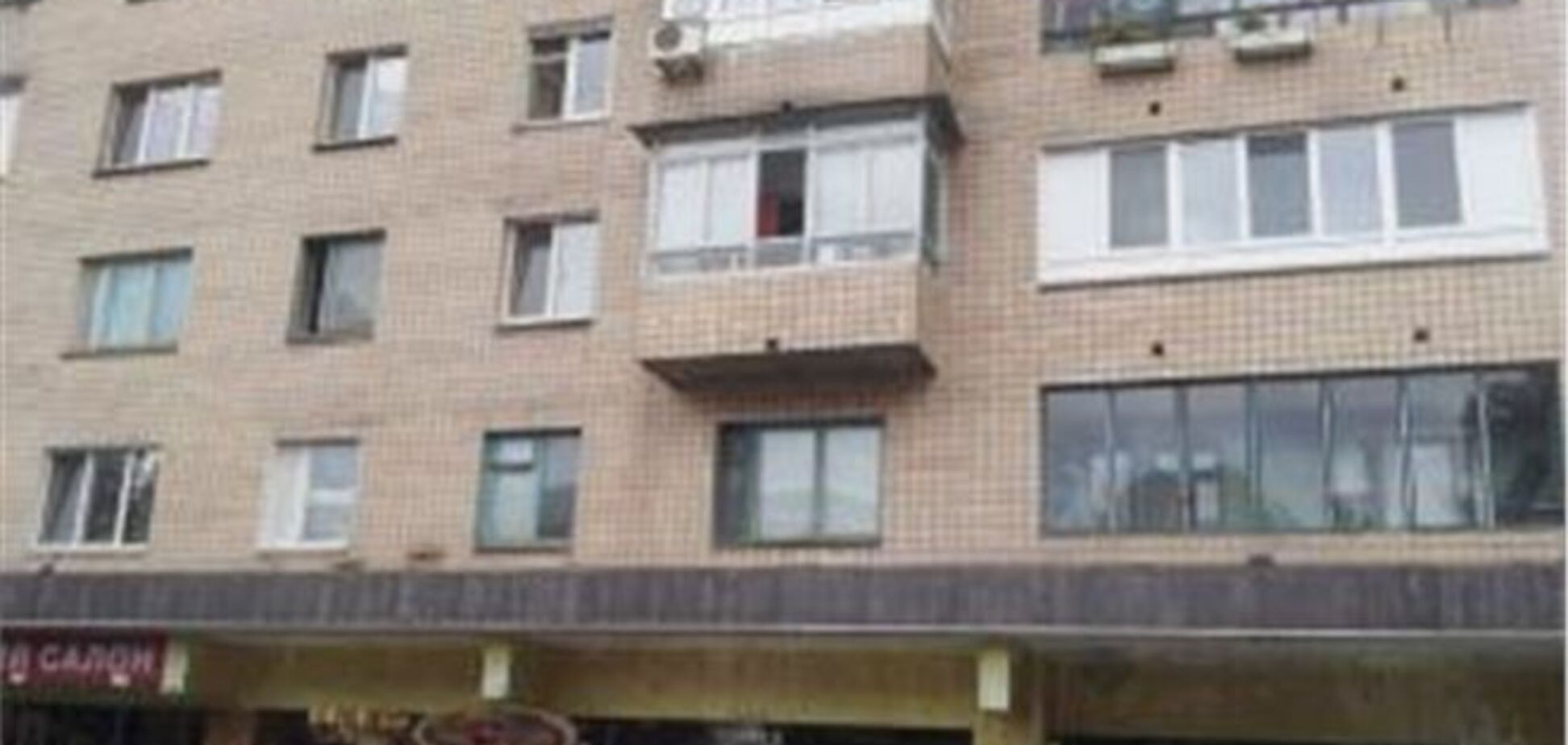 В Киеве врач-псих хотел выбросить ребенка с балкона