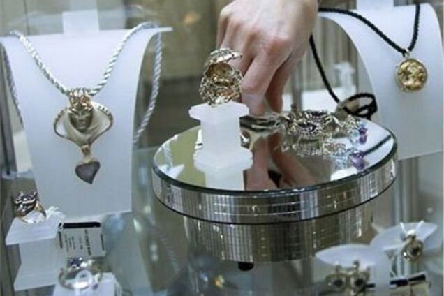 Продавці кримської ювелірки відбивалися від грабіжників стільцями