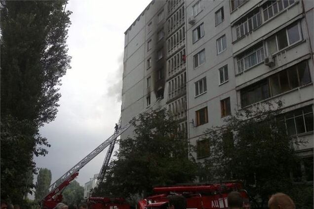 Пожежа в багатоповерхівці Харкова: чоловік отримав опіки 70% тіла
