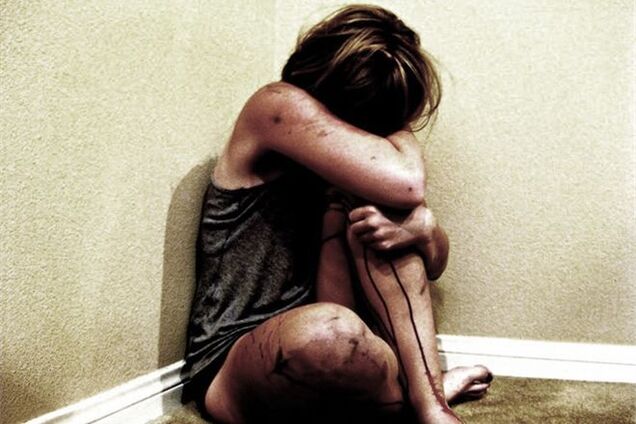 На Николаевщине две девушки помогали парню насиловать несовершеннолетнюю