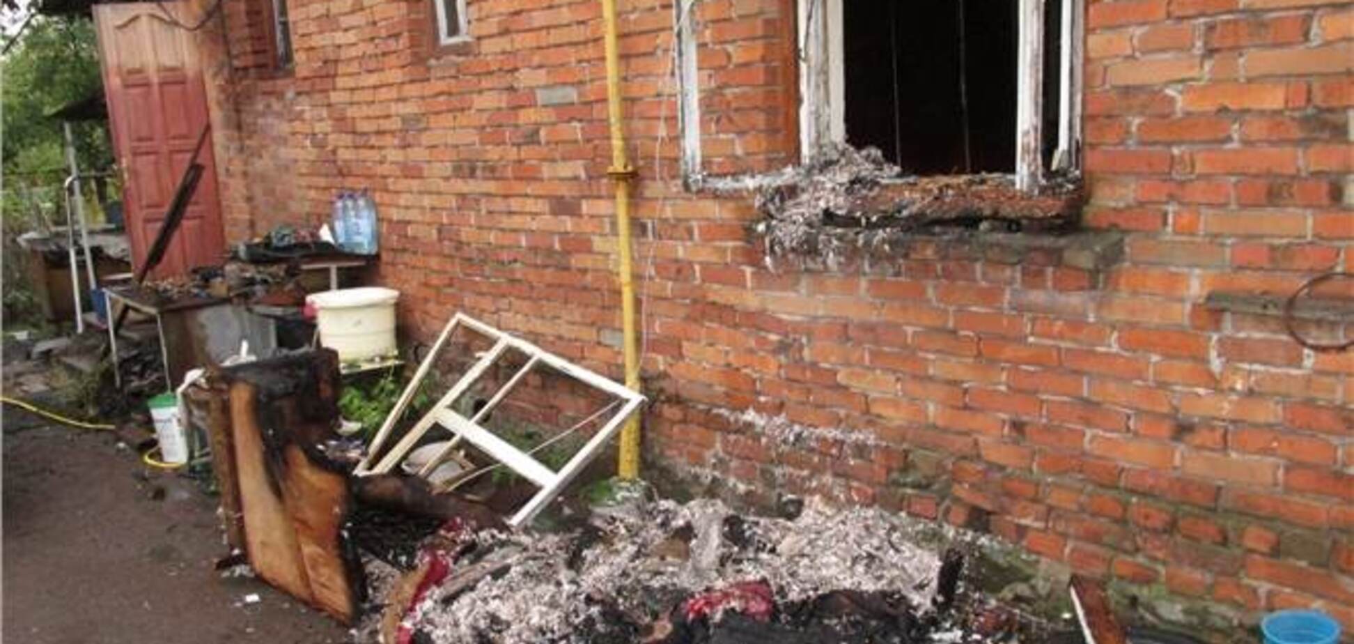 В Житомире из-за замыкания проводки сгорел дом