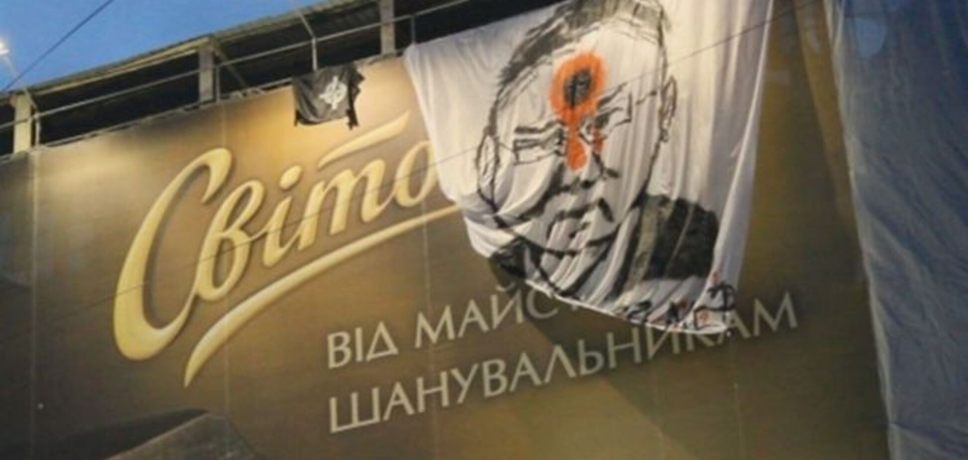 Неизвестные 'прострелили голову' мэру Львова