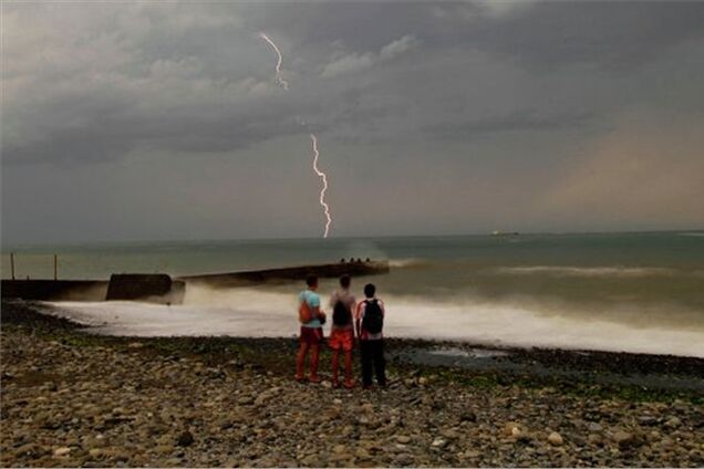 Над Чорним морем очікується формування смерчів