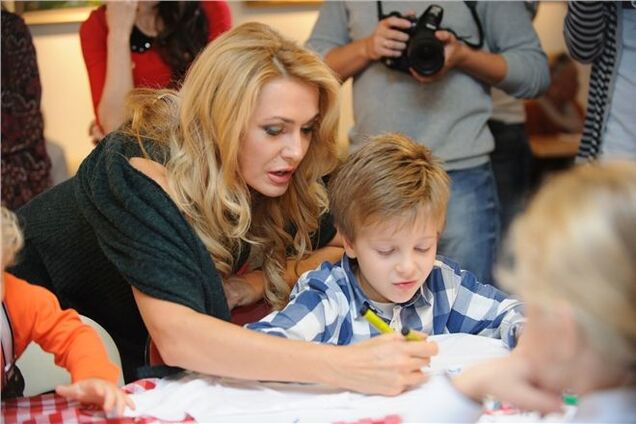 Внучка экс-нардепа Билозир и дети звезд разукрасили одежду