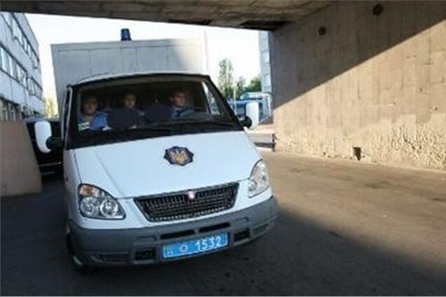 Тимошенко під лікарнею чекають автозак, 'Беркут' і два автобуси міліції