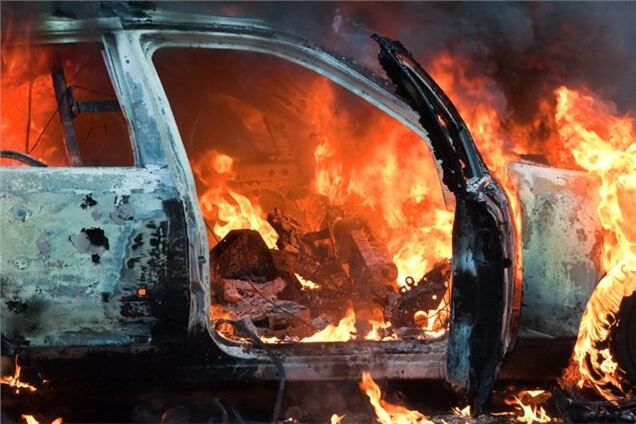 У Закарпатті масово підпалюють машини чиновників