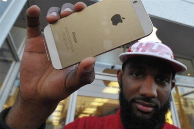 'Золотой' iPhone 5S продали на eBay за 10 тысяч долларов