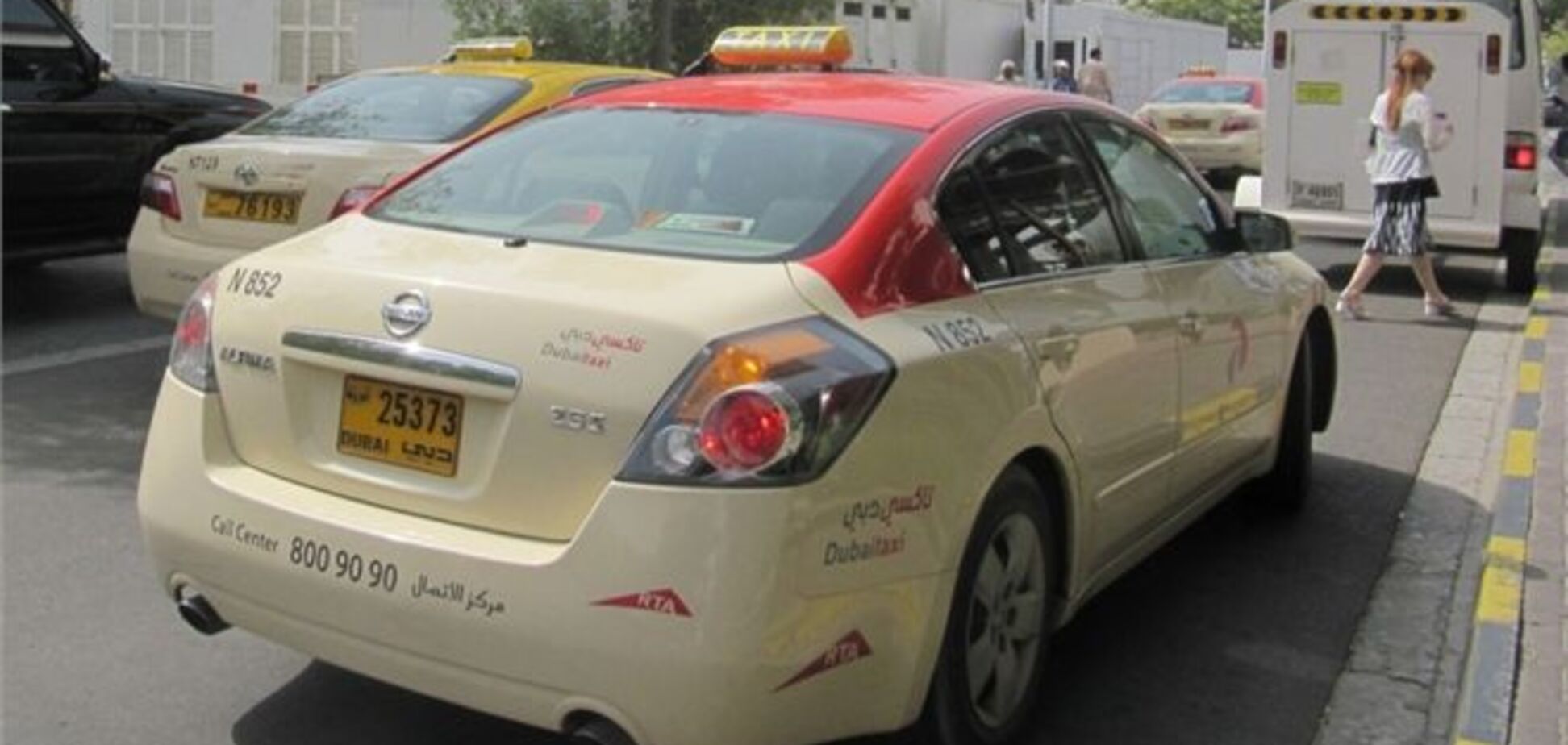 Таксисты будут проводить экскурсии по Дубаю  