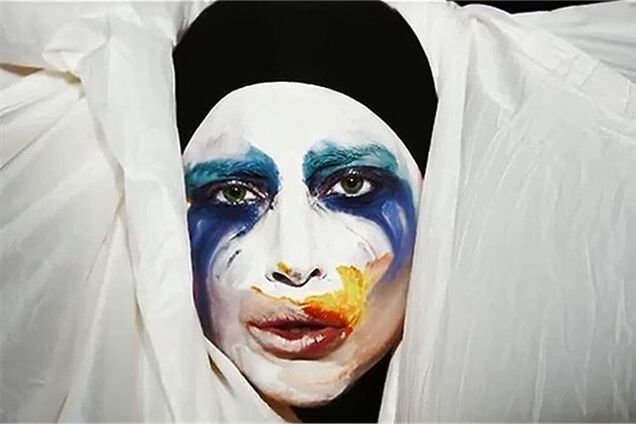 Леди Гага и Адам Ливайн поссорились в Твиттере